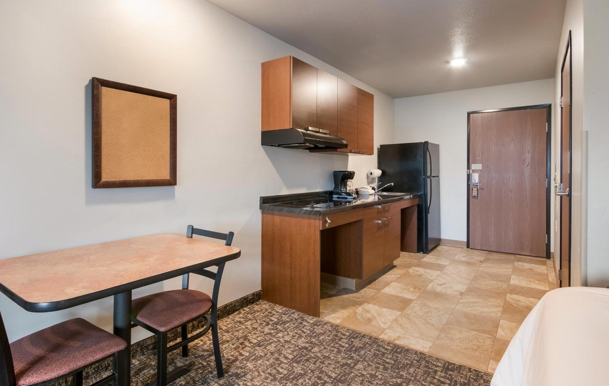 My Place Hotel Rapid City Room photo